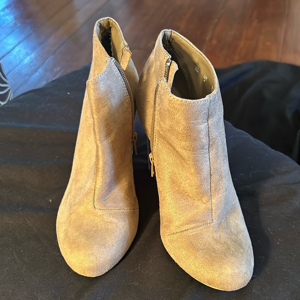 Just Fab Booties Size 6